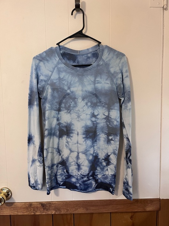 lululemon athletica Tops - lululemon athletica Women's Long Sleeve Tie-Dye Top in Blue and White
